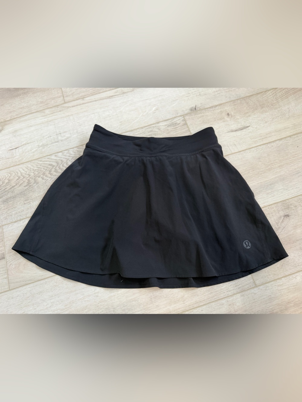 Lululemon Lightweight High-Rise Tennis Skirt
Black. Size 4